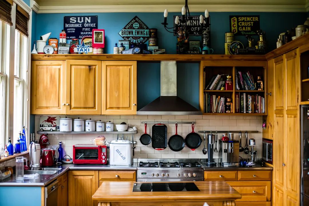 一部煥新家│傳統(tǒng)三件套已經(jīng)落伍，現(xiàn)在廚房流行這樣裝