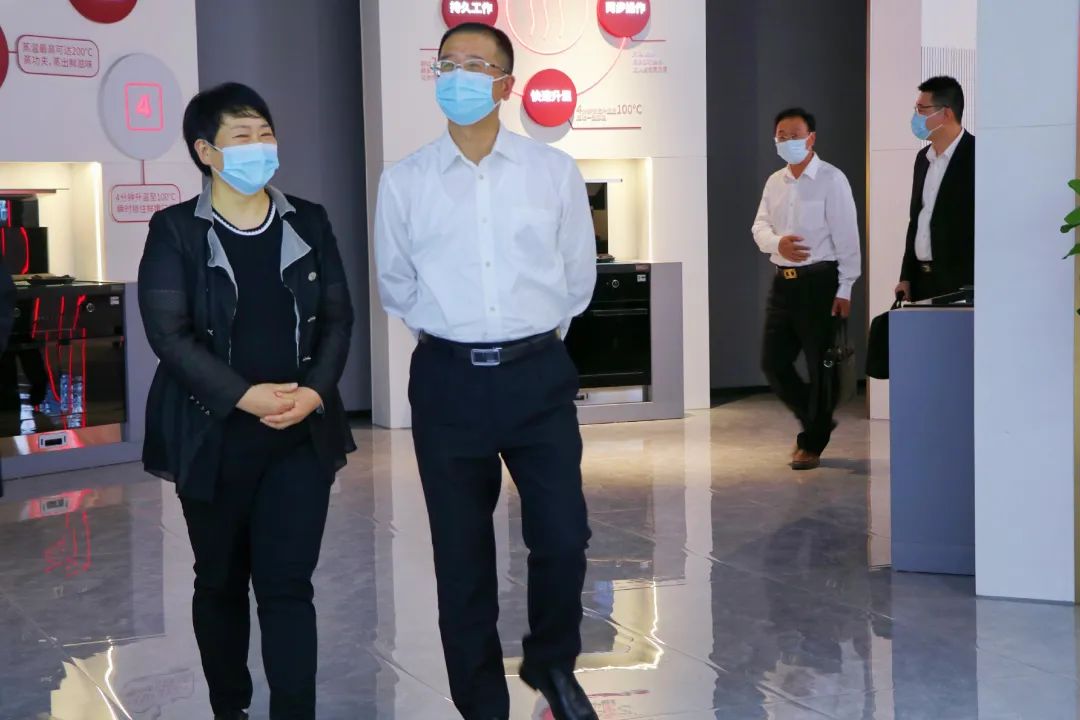 浙江高院等領(lǐng)導(dǎo)走進(jìn)帥豐集成灶，助力企業(yè)蓬勃發(fā)展