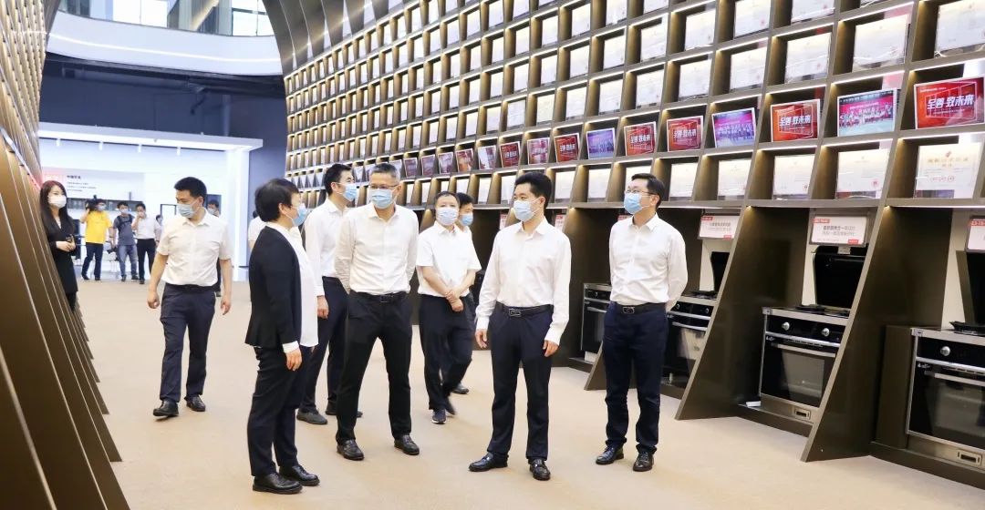 快訊|湖北省竹溪縣黨政代表團(tuán)一行蒞臨帥豐電器參觀調(diào)研