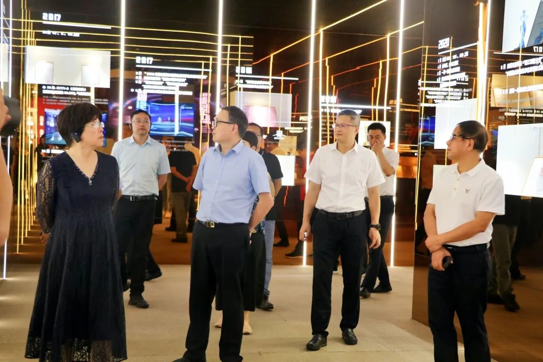 浙江寧波鎮(zhèn)海中學(xué)領(lǐng)導(dǎo)班子蒞臨集成灶品牌帥豐電器參觀調(diào)研