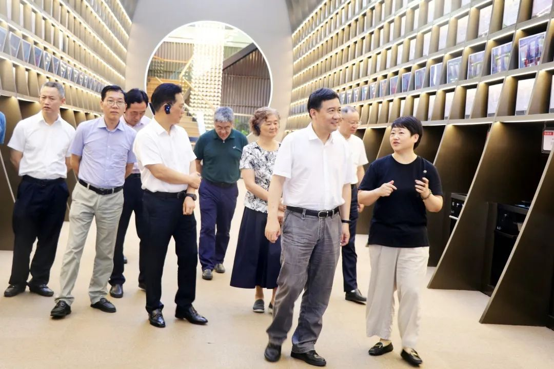 浙江省人大常委會(huì)黨組一行蒞臨集成灶品牌帥豐電器參觀調(diào)研！