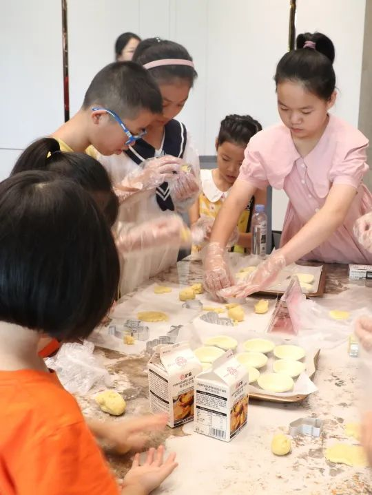 帥豐集成灶組織小美食家DIY趣游記活動，在勞動中尋找快樂