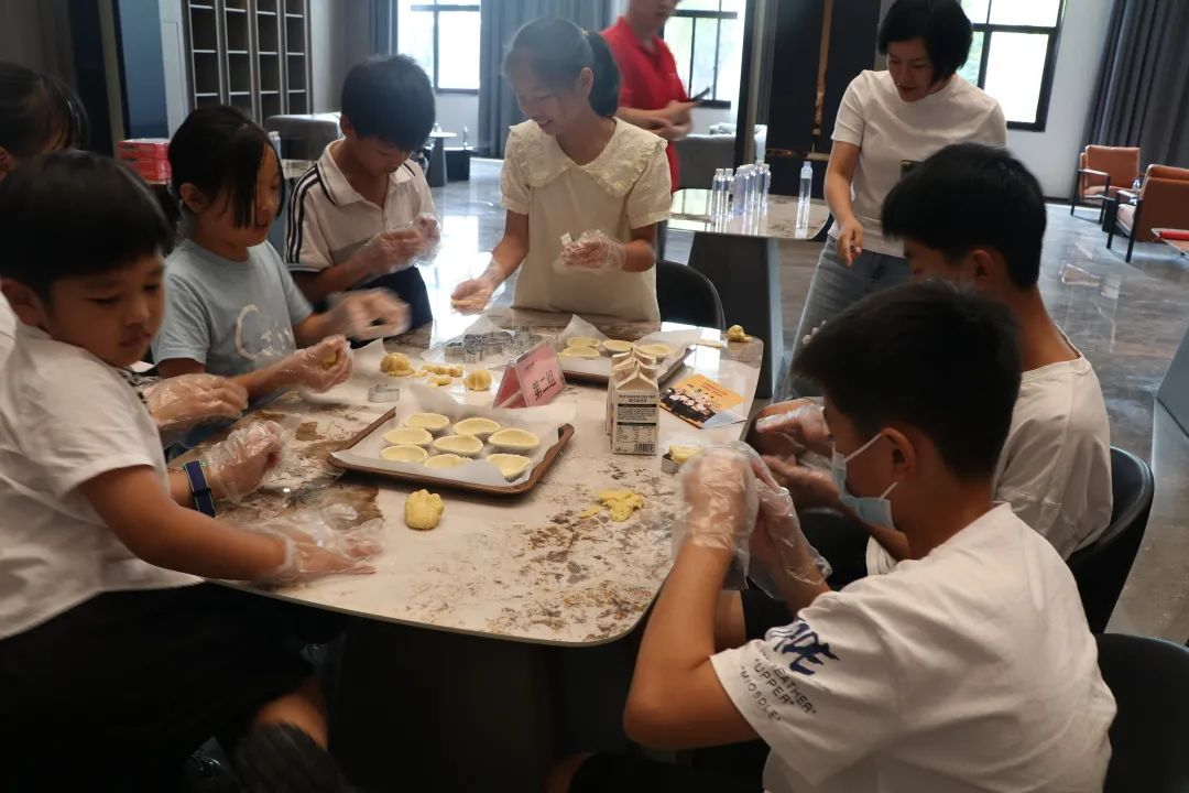 帥豐集成灶組織小美食家DIY趣游記活動，在勞動中尋找快樂