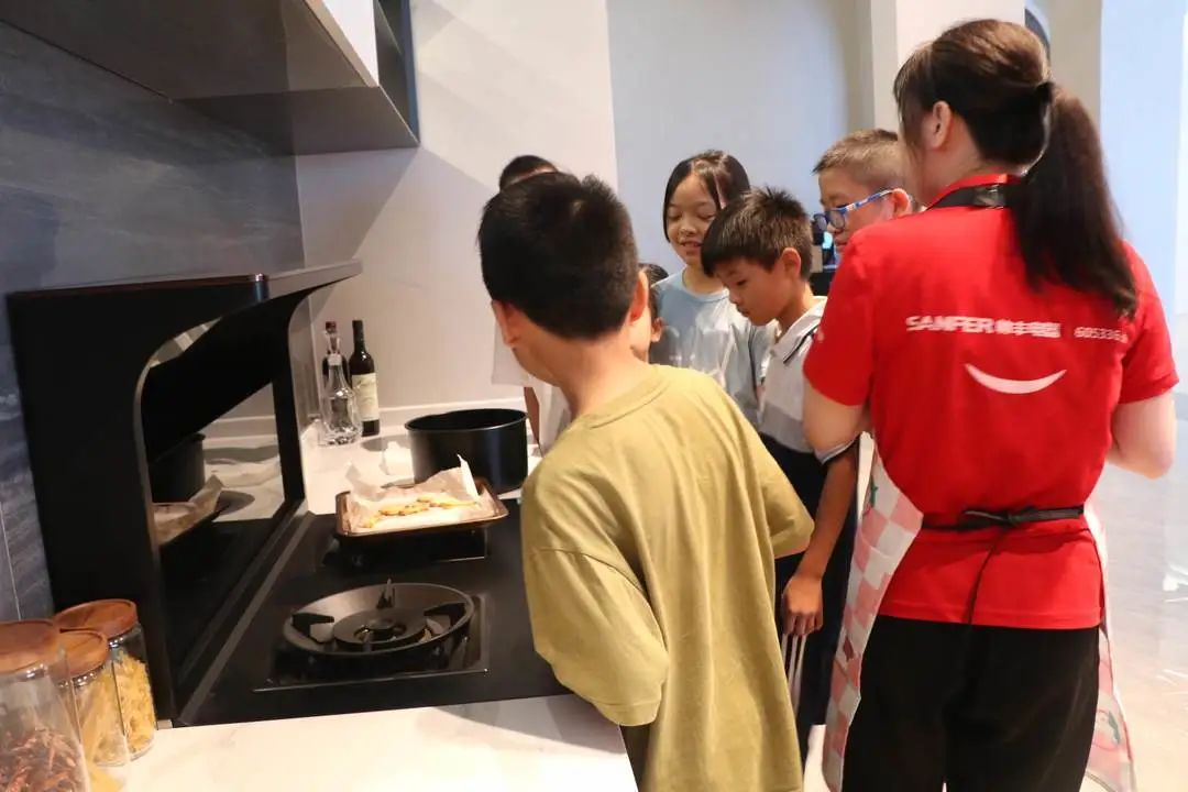 集成灶品牌帥豐電器助力小小美食家化身“廚師”大顯身手 集成灶品牌帥豐電器助力小小美食家化身“廚師”大顯身手