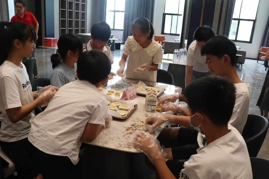 集成灶品牌帥豐電器助力小小美食家化身“廚師”大顯身手 集成灶品牌帥豐電器助力小小美食家化身“廚師”大顯身手