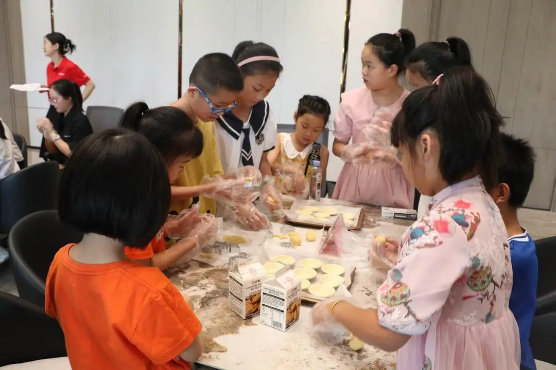 集成灶品牌帥豐電器助力小小美食家化身“廚師”大顯身手 集成灶品牌帥豐電器助力小小美食家化身“廚師”大顯身手