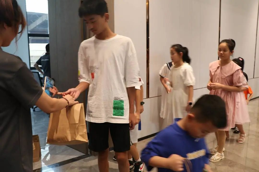 集成灶品牌帥豐電器助力小小美食家化身“廚師”大顯身手 集成灶品牌帥豐電器助力小小美食家化身“廚師”大顯身手