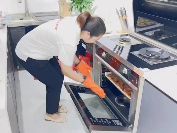 帥豐集成灶風(fēng)火輪蒸烤箱烤制的花式月餅，盡享中秋團(tuán)圓味！