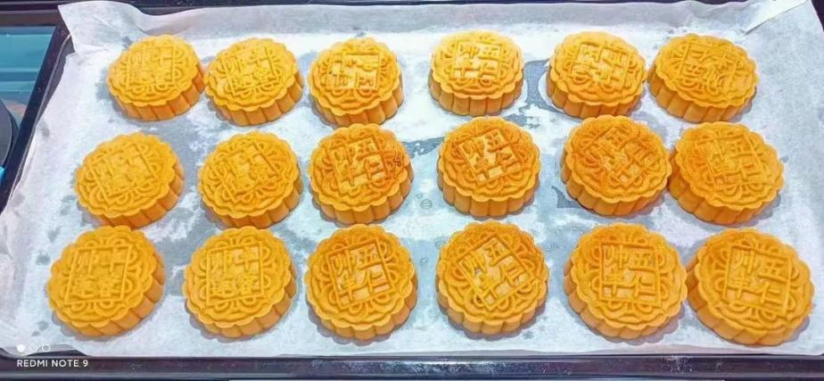 帥豐集成灶風(fēng)火輪蒸烤箱烤制的花式月餅，盡享中秋團(tuán)圓味！