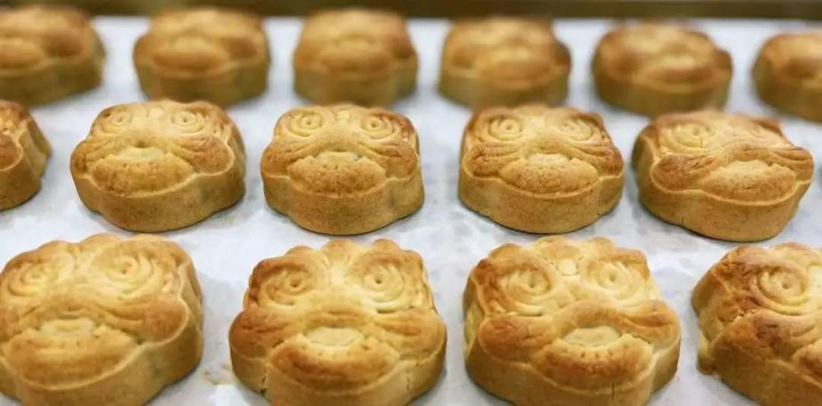 帥豐集成灶風(fēng)火輪蒸烤箱烤制的花式月餅，盡享中秋團(tuán)圓味！