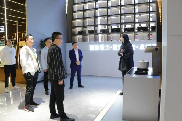 天貓優(yōu)品理想廚房王雁北一行蒞臨集成灶品牌帥豐電器參觀調(diào)研！