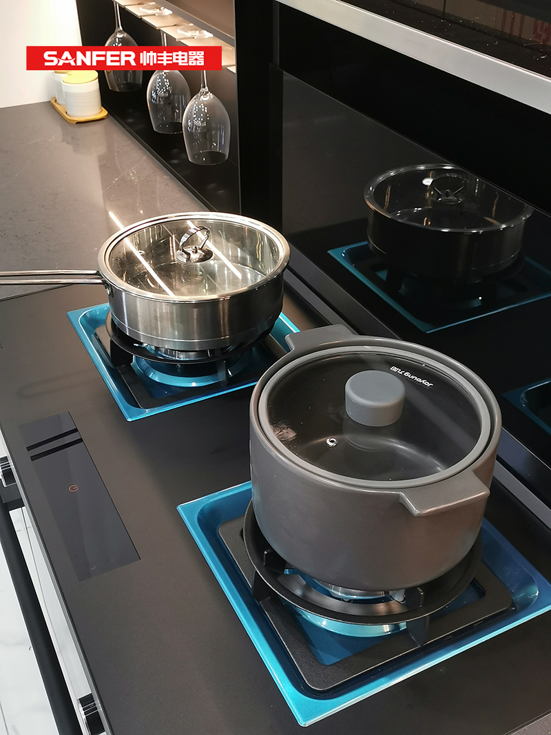 帥豐集成灶易清潔的秘密，探索晶鋼王面板的神奇“魔法”