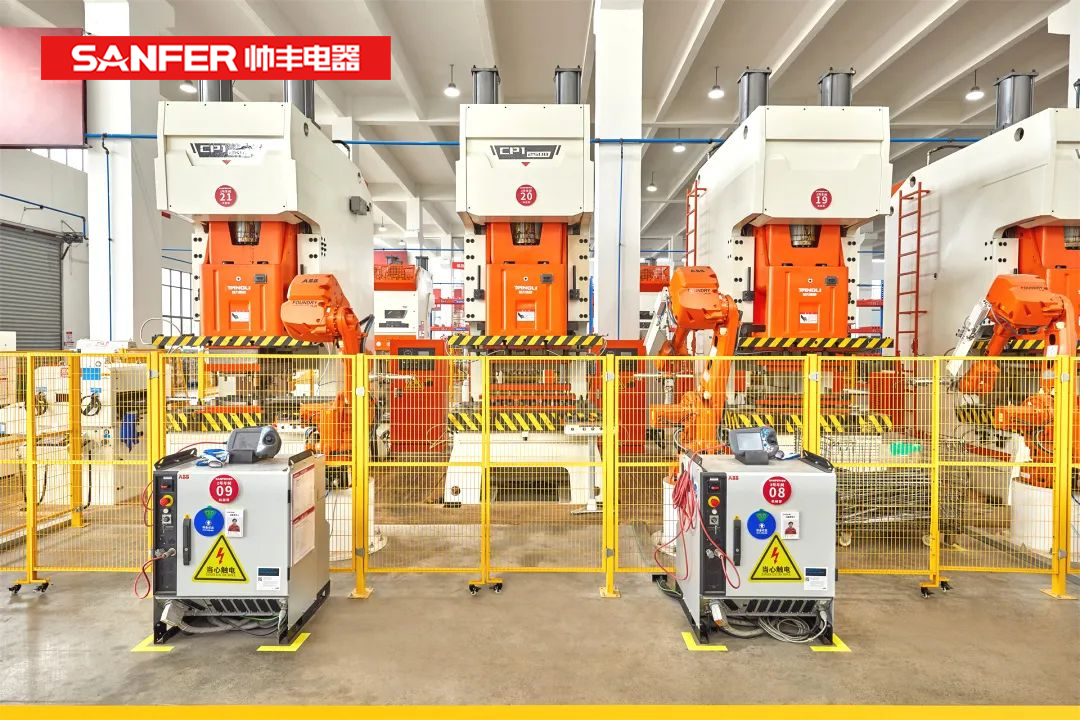 萬(wàn)臺(tái)的倉(cāng)儲(chǔ)空間來(lái)得及發(fā)貨嗎？別急！帥豐有AGV智能搬運(yùn)車