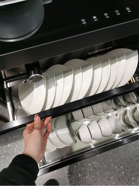 舊廚改造，哪個(gè)品牌的集成灶好？