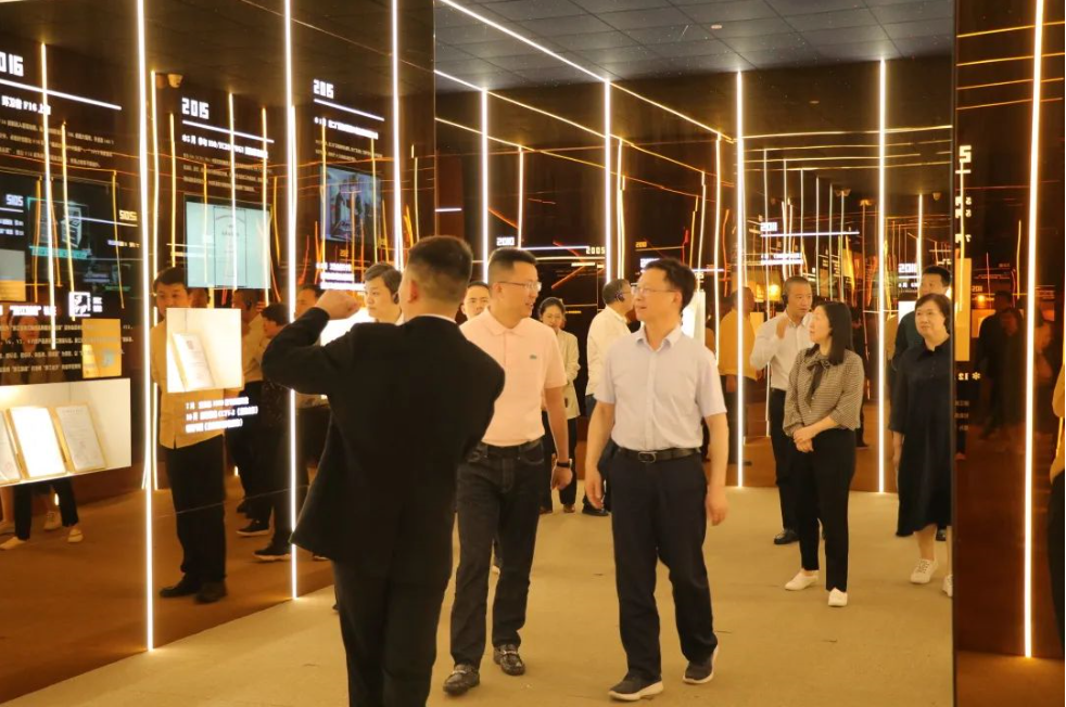 荊州市人大常委會(huì)黨組副書記、副主任鄧應(yīng)軍一行蒞臨帥豐調(diào)研指導(dǎo)，助力企業(yè)更好更快發(fā)展！