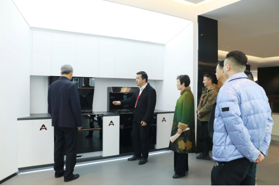 爭創(chuàng)新高，共促發(fā)展！安徽省固鎮(zhèn)縣委書記沈明舉一行蒞臨帥豐電器參觀調研