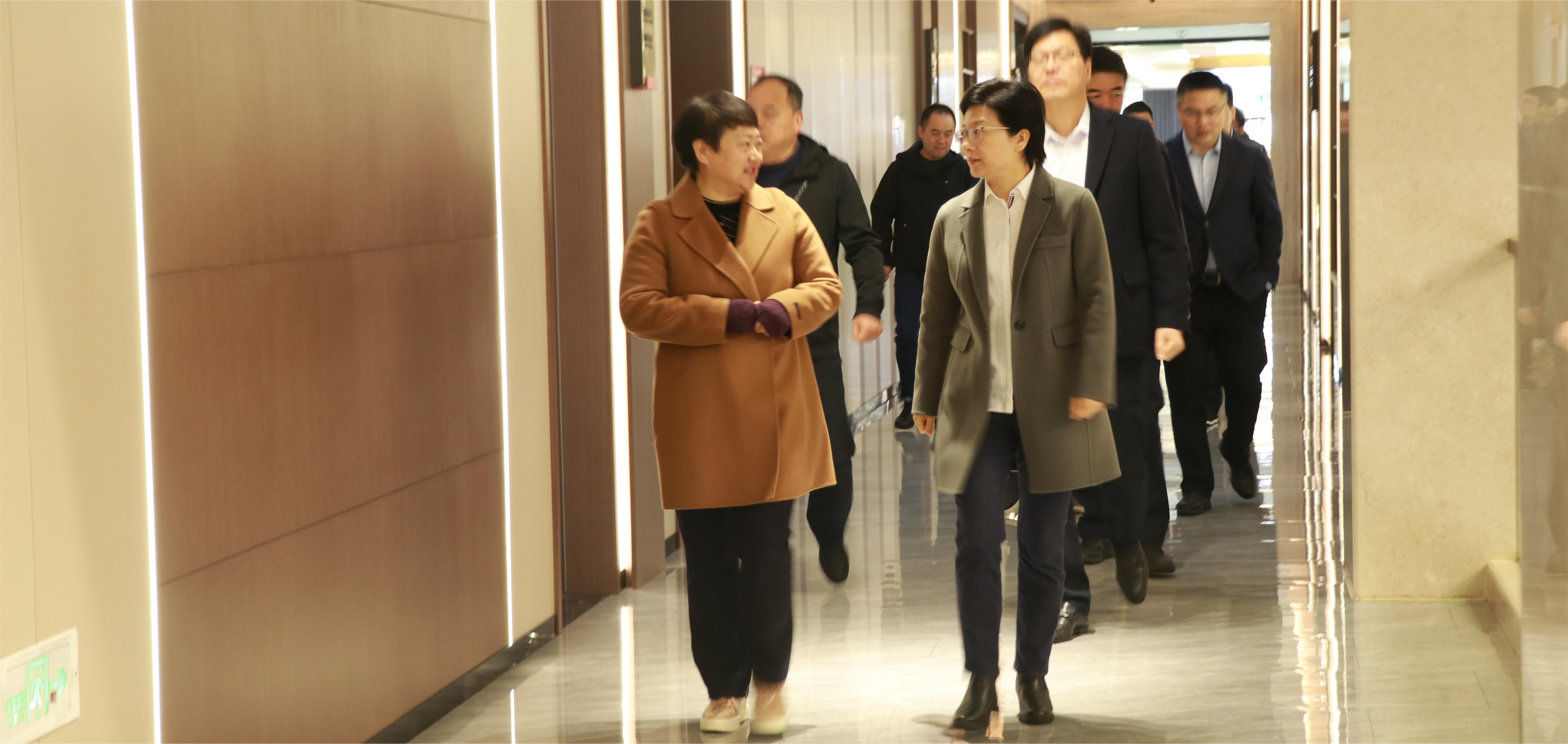 快訊 | 嵊州市委副書記、市長(zhǎng)潘超英，副市長(zhǎng)郭偉鋒一行蒞臨帥豐電器參觀調(diào)研