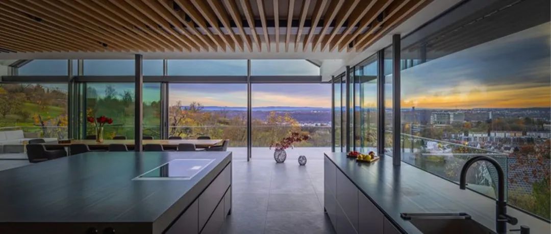 與國(guó)際先進(jìn)理念接軌，全力打造一站式高端全屋定制