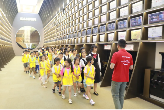 董事長商若云攜手舉辦愛心夏令營活動，點亮孩子們的精彩暑期！