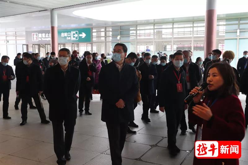 今天上午，杭臺高速鐵路正式通車