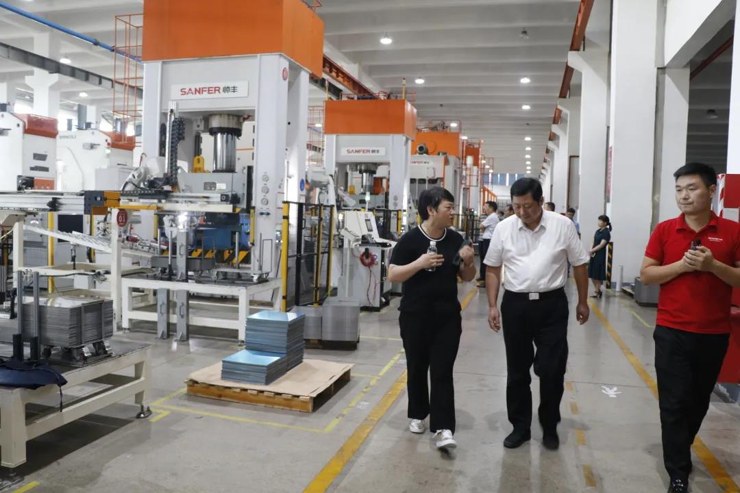 大國(guó)品牌|紹興市人大常委會(huì)主任譚志桂一行走訪帥豐電器，大力稱贊帥豐實(shí)力