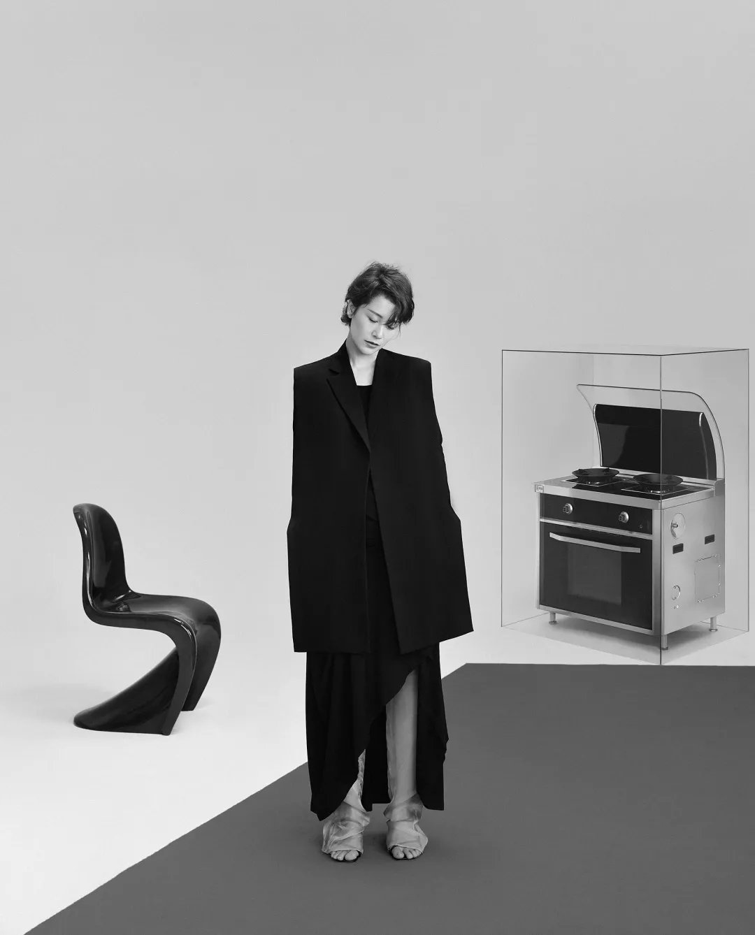 帥豐攜手海清登上《卷宗》家居創(chuàng)刊號，V9蒸烤一體演繹集成灶新風(fēng)尚