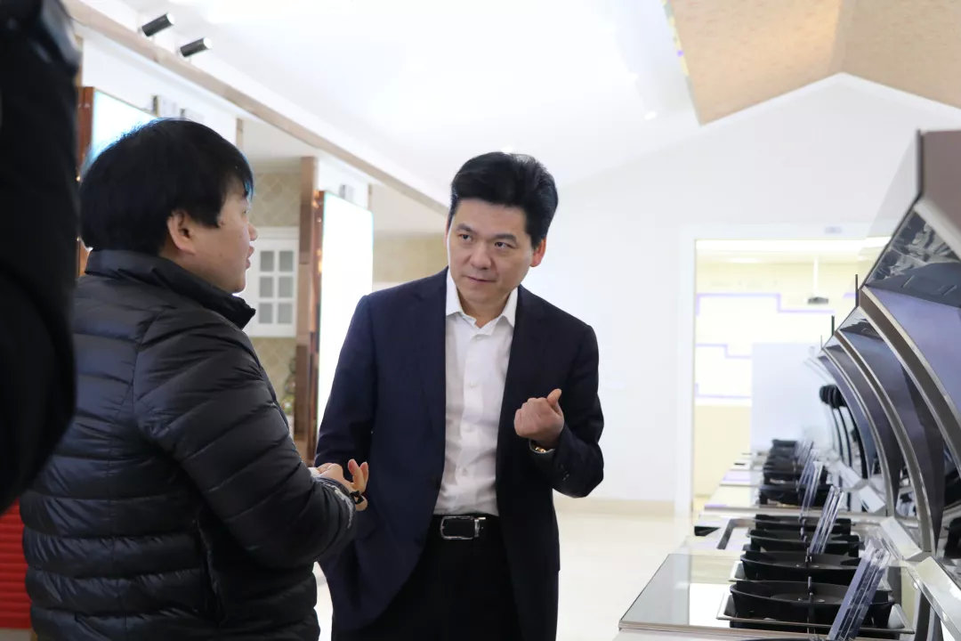 嵊州市長嚴鋼蒞臨指導，帥豐謹記叮囑，2019繼續(xù)領(lǐng)航嵊州廚電行業(yè)發(fā)展！