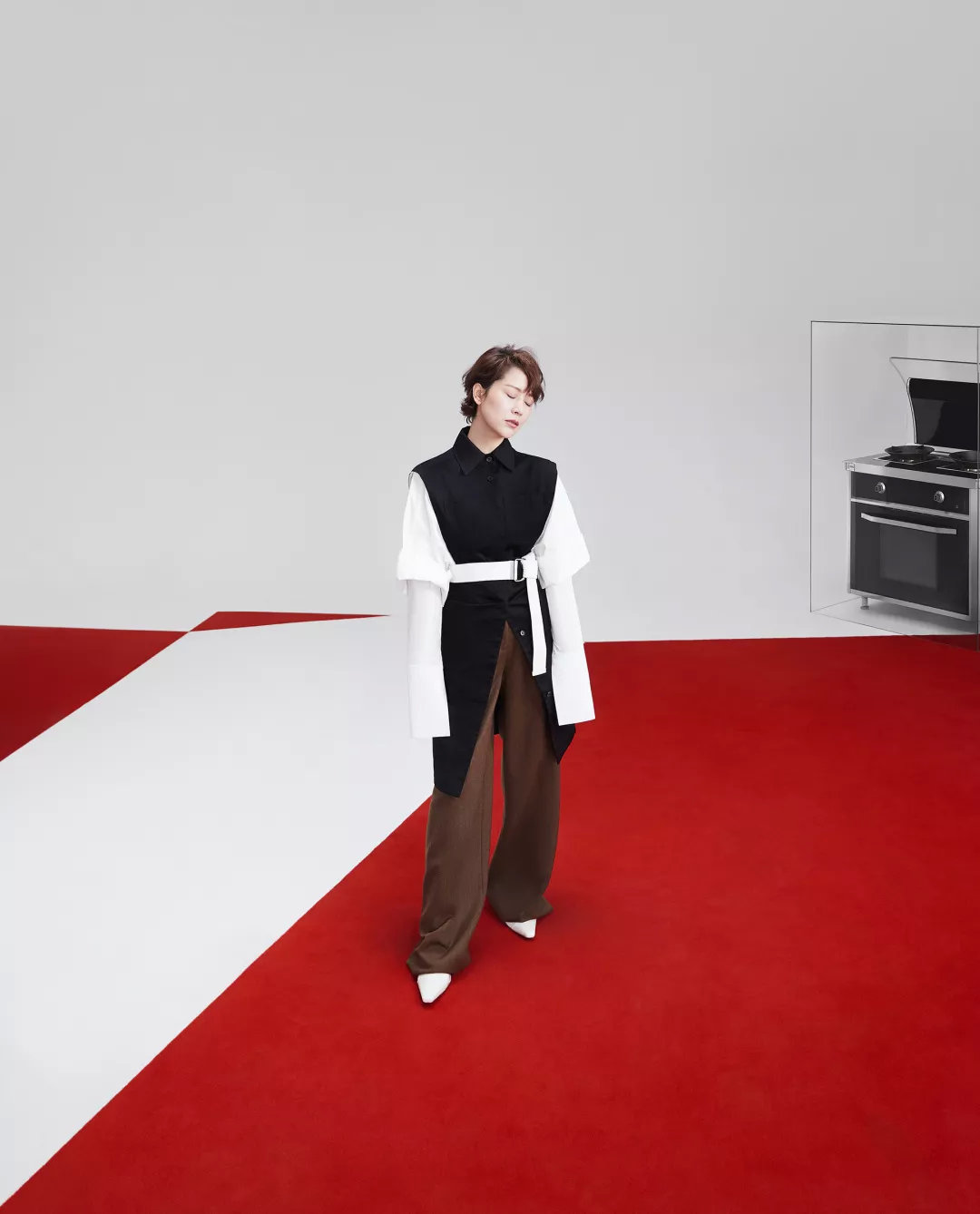 帥豐攜手海清登上《卷宗》家居創(chuàng)刊號，V9蒸烤一體演繹集成灶新風(fēng)尚