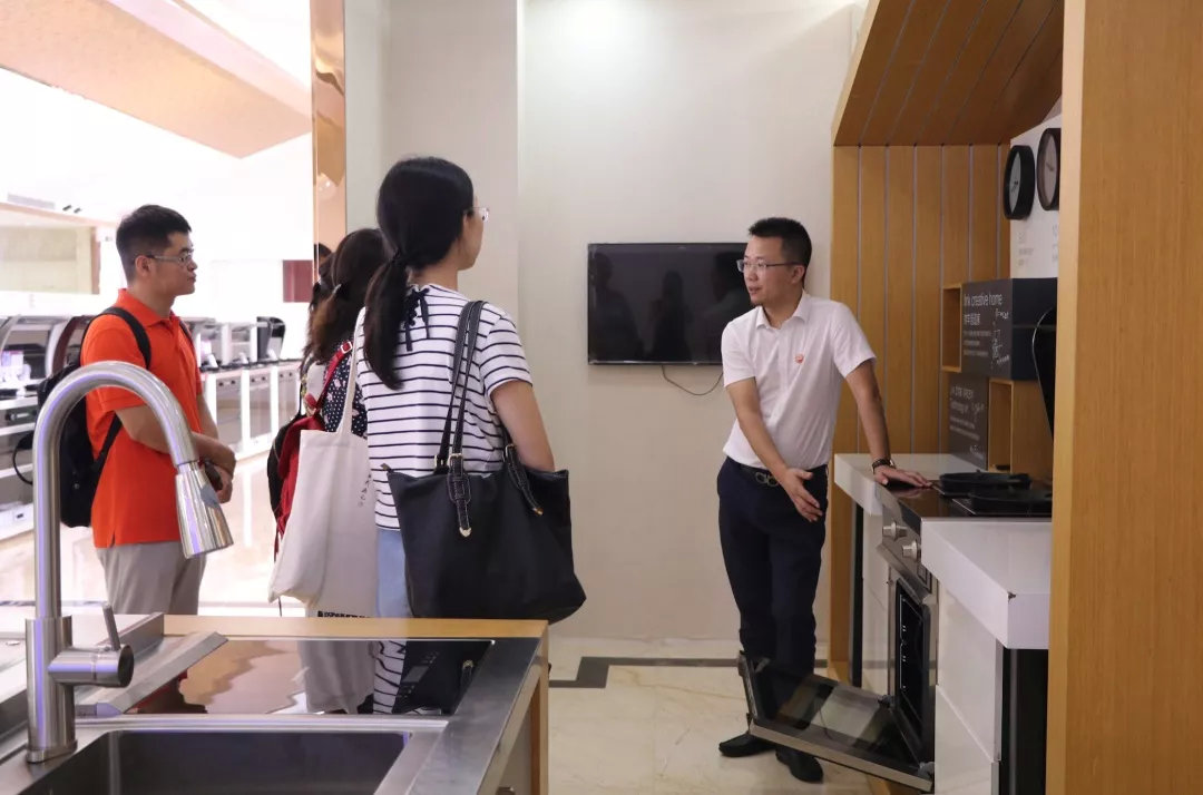 帥豐接受整體廚房考察，共寫行業(yè)未來(lái)新篇章!