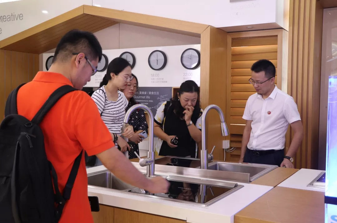 帥豐接受整體廚房考察，共寫行業(yè)未來(lái)新篇章!