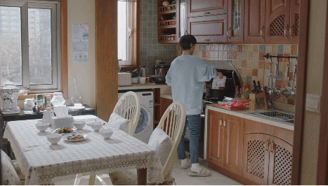 同舟共濟(jì)辭舊歲，展望未來譜新篇