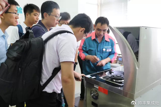 中國(guó)集成灶考察團(tuán)蒞臨帥豐，專業(yè)品質(zhì)贏盛贊