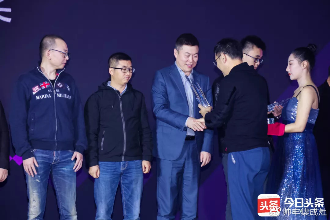 帥豐受邀參加今日頭條家居時(shí)尚盛典并榮獲三項(xiàng)獎(jiǎng)項(xiàng) 帥豐受邀參加今日頭條家居時(shí)尚盛典并榮獲三項(xiàng)獎(jiǎng)項(xiàng)