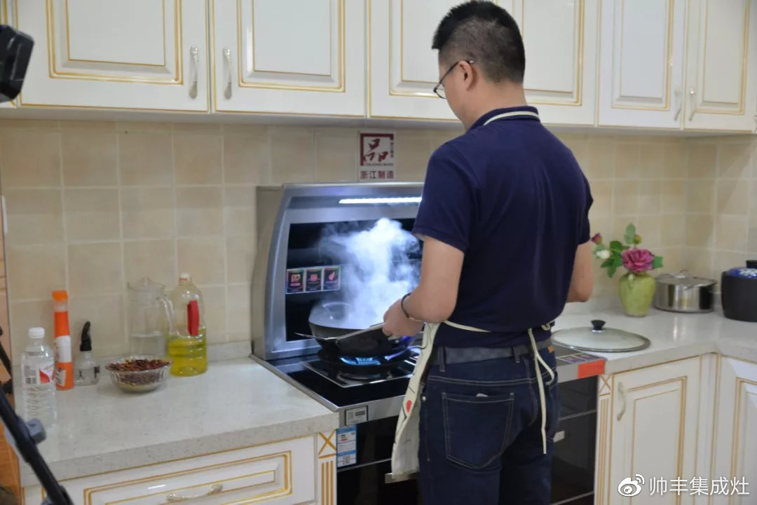 中央電視臺財經(jīng)頻道走進帥豐深度調(diào)研 中央電視臺財經(jīng)頻道走進帥豐深度調(diào)研