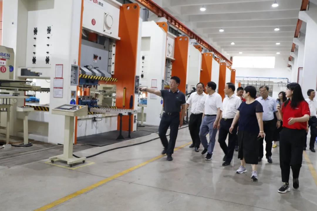 領(lǐng)勢(shì)而上，實(shí)力榮耀|“中國(guó)廚具之都”評(píng)審組專家走進(jìn)帥豐，考察指導(dǎo)相關(guān)工作