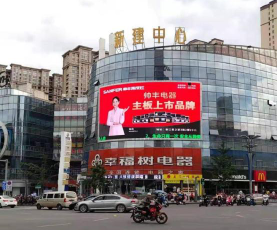 向帥豐電器優(yōu)秀經(jīng)銷商張熙明學(xué)習(xí)，共同目睹門店風(fēng)采